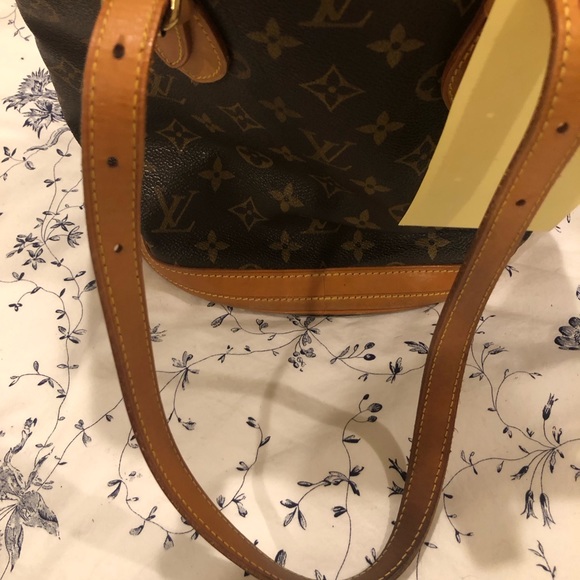 Louis Vuitton Petite Bucket Bag - Picture 15 of 15